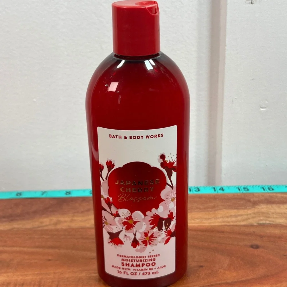 Bath & Body Works Japanese Cherry Blossom Moisturizing Shampoo 16 fl oz NEW